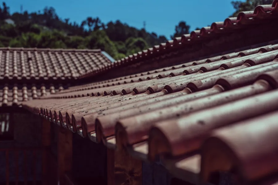 Tejado de teja curva en una vivienda asturiana